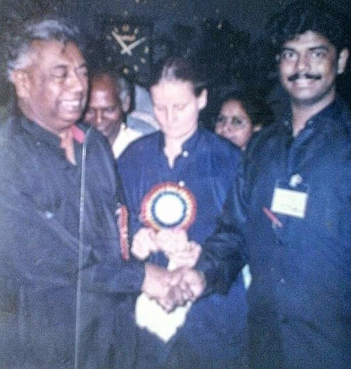 World's legendary master of CHINESE ACUPUNCTURE Prof.Dr.ANTON JAYASURIYA specially appreciates Prof. C.UNNIKRISHNAN inviting him to the stage of closing ceremoney of the World Congress (Year:2000)